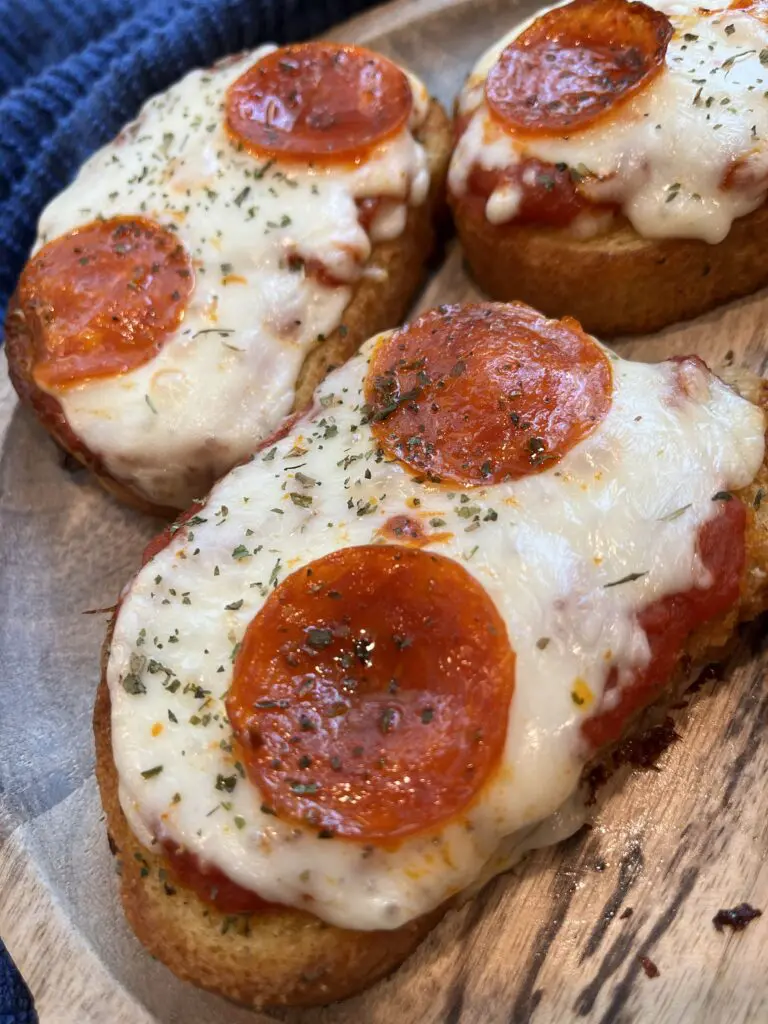 texas toast pepperoni pizza