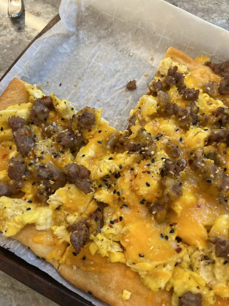 sheet pan breakfast pizza