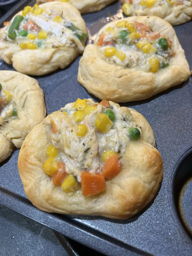 pot pie in muffin tin