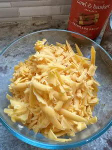shredded cheddar cheee