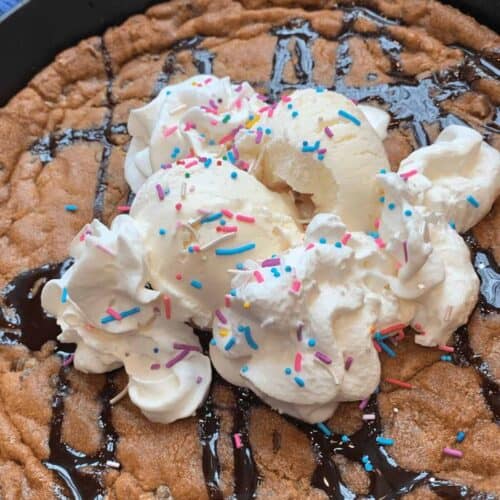 cast iron chocolate chip cookie skillet