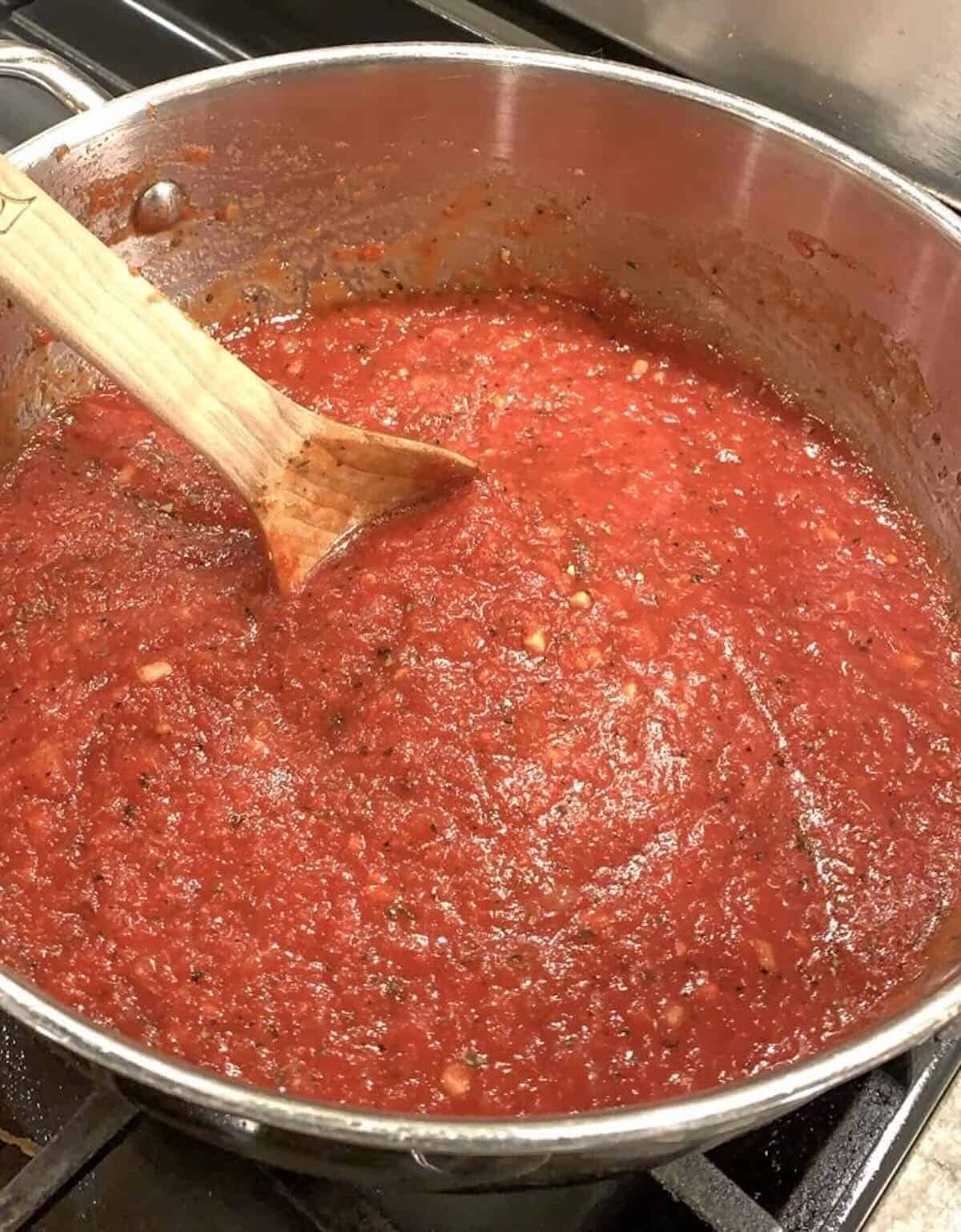 simple Italian tomato sauce done
