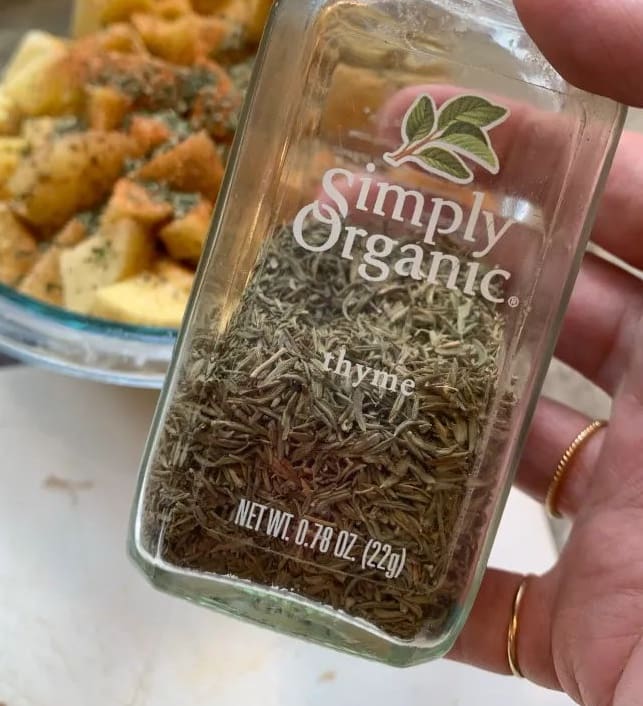 adding thyme to pototoes
