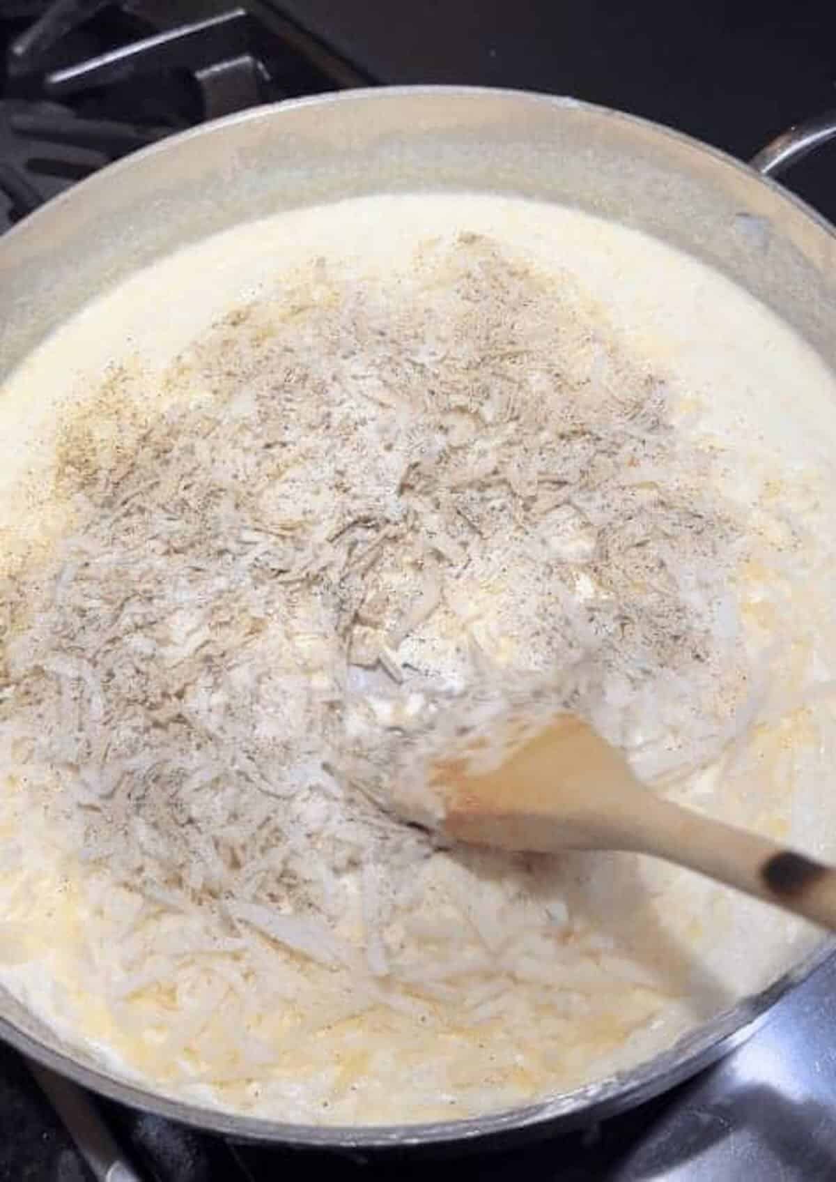 creamy pesto alfredo sauce beng made