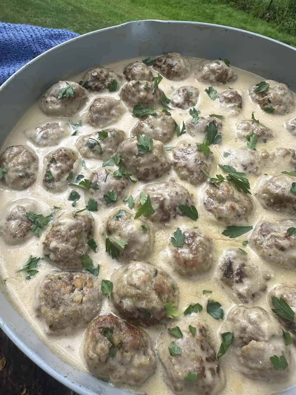 finished swedish meatballs in skillet