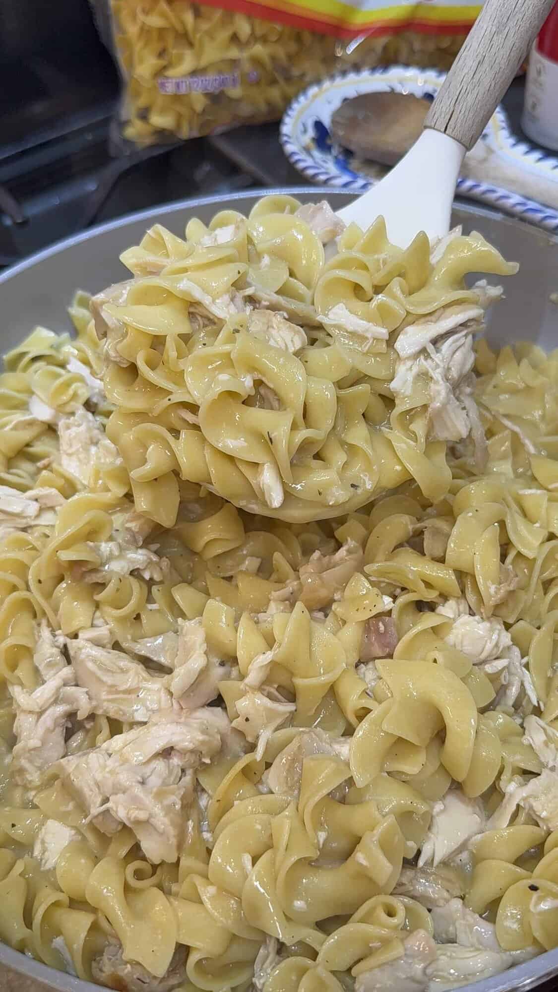 finished creamy cafeteria noodles with chicken