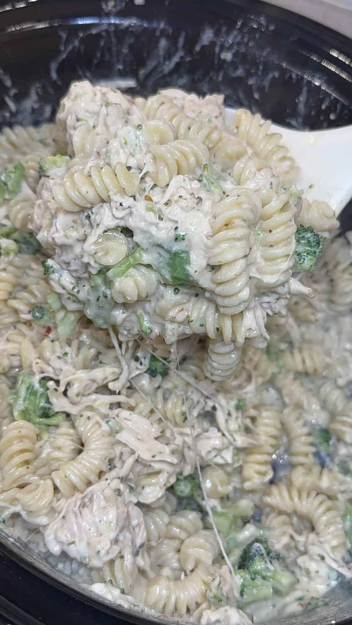 crockpot garlic parmesan chicken pasta