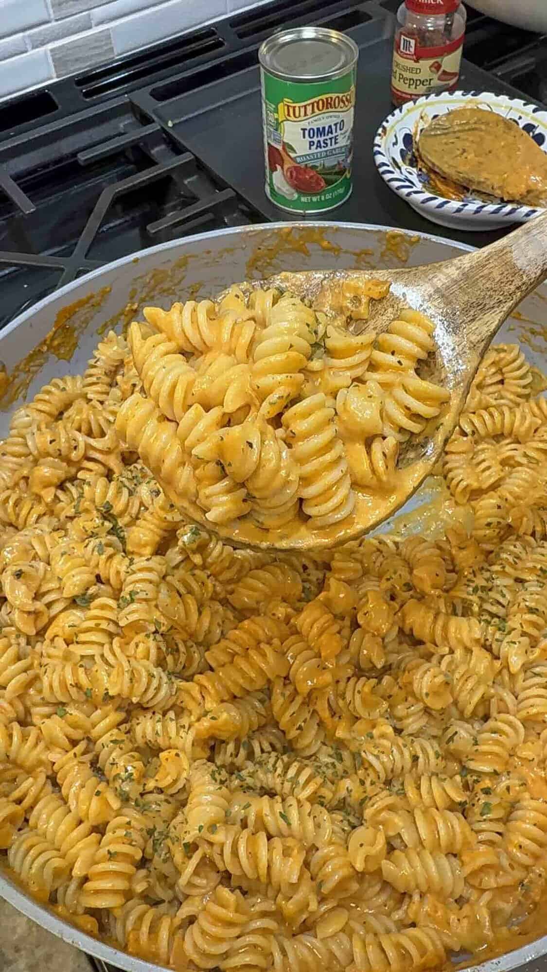 finished gigi hadid vokda sauce in pan with pasta